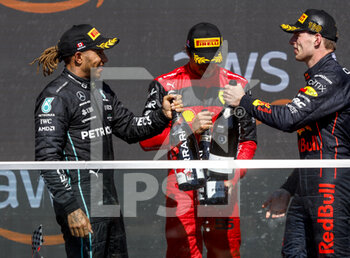 2022-06-19 - SAINZ Carlos (spa), Scuderia Ferrari F1-75, HAMILTON Lewis (gbr), Mercedes AMG F1 Team W13, VERSTAPPEN Max (ned), Red Bull Racing RB18, portrait podium during the Formula 1 AWS Grand Prix du Canada 2022, 9th round of the 2022 FIA Formula One World Championship, on the Circuit Gilles Villeneuve, from June 17 to 19, 2022 in Montreal, Canada - F1 - CANADIAN GRAND PRIX 2022 - RACE - FORMULA 1 - MOTORS