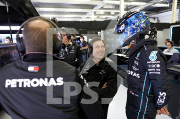 2022-07-01 - RUSSELL George (gbr), Mercedes AMG F1 Team W13, WOLFF Toto (aut), Team Principal & CEO of Mercedes AMG F1 Team, portrait during the Formula 1 Lenovo British Grand Prix 2022, 10th round of the 2022 FIA Formula One World Championship, on the Silverstone Circuit, from July 1 to 3, 2022 in Silverstone, United Kingdom - F1 - BRITISH GRAND PRIX 2022 - FORMULA 1 - MOTORS