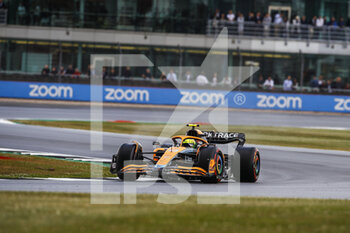 2022-07-01 - 04 NORRIS Lando (gbr), McLaren F1 Team MCL36, action during the Formula 1 Lenovo British Grand Prix 2022, 10th round of the 2022 FIA Formula One World Championship, on the Silverstone Circuit, from July 1 to 3, 2022 in Silverstone, United Kingdom - F1 - BRITISH GRAND PRIX 2022 - FORMULA 1 - MOTORS