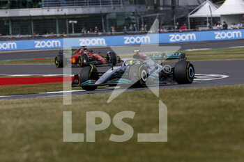 2022-07-01 - 44 HAMILTON Lewis (gbr), Mercedes AMG F1 Team W13, 16 LECLERC Charles (mco), Scuderia Ferrari F1-75, action during the Formula 1 Lenovo British Grand Prix 2022, 10th round of the 2022 FIA Formula One World Championship, on the Silverstone Circuit, from July 1 to 3, 2022 in Silverstone, United Kingdom - F1 - BRITISH GRAND PRIX 2022 - FORMULA 1 - MOTORS