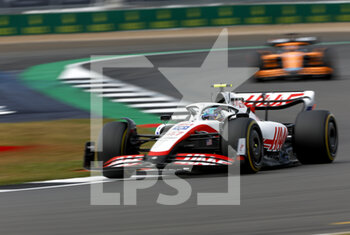 2022-07-01 - 47 SCHUMACHER Mick (ger), Haas F1 Team VF-22 Ferrari, action during the Formula 1 Lenovo British Grand Prix 2022, 10th round of the 2022 FIA Formula One World Championship, on the Silverstone Circuit, from July 1 to 3, 2022 in Silverstone, United Kingdom - F1 - BRITISH GRAND PRIX 2022 - FORMULA 1 - MOTORS