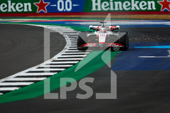 2022-07-01 - 20 MAGNUSSEN Kevin (den), Haas F1 Team VF-22 Ferrari, action during the Formula 1 Lenovo British Grand Prix 2022, 10th round of the 2022 FIA Formula One World Championship, on the Silverstone Circuit, from July 1 to 3, 2022 in Silverstone, United Kingdom - F1 - BRITISH GRAND PRIX 2022 - FORMULA 1 - MOTORS