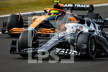 2022-07-01 - 10 GASLY Pierre (fra), Scuderia AlphaTauri AT03, 04 NORRIS Lando (gbr), McLaren F1 Team MCL36, action during the Formula 1 Lenovo British Grand Prix 2022, 10th round of the 2022 FIA Formula One World Championship, on the Silverstone Circuit, from July 1 to 3, 2022 in Silverstone, United Kingdom - F1 - BRITISH GRAND PRIX 2022 - FORMULA 1 - MOTORS