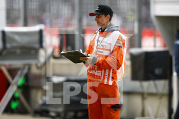 2022-07-01 - marshall, commissaire de piste, during the Formula 1 Lenovo British Grand Prix 2022, 10th round of the 2022 FIA Formula One World Championship, on the Silverstone Circuit, from July 1 to 3, 2022 in Silverstone, United Kingdom - F1 - BRITISH GRAND PRIX 2022 - FORMULA 1 - MOTORS