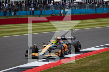 2022-07-01 - 04 NORRIS Lando (gbr), McLaren F1 Team MCL36, action during the Formula 1 Lenovo British Grand Prix 2022, 10th round of the 2022 FIA Formula One World Championship, on the Silverstone Circuit, from July 1 to 3, 2022 in Silverstone, United Kingdom - F1 - BRITISH GRAND PRIX 2022 - FORMULA 1 - MOTORS