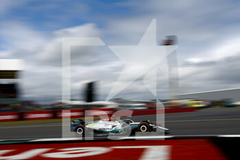 2022-07-02 - 44 HAMILTON Lewis (gbr), Mercedes AMG F1 Team W13, action during the Formula 1 Lenovo British Grand Prix 2022, 10th round of the 2022 FIA Formula One World Championship, on the Silverstone Circuit, from July 1 to 3, 2022 in Silverstone, United Kingdom - F1 - BRITISH GRAND PRIX 2022 - FORMULA 1 - MOTORS