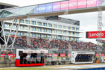 2022-07-02 - Pitwall atmosphere during the Formula 1 Lenovo British Grand Prix 2022, 10th round of the 2022 FIA Formula One World Championship, on the Silverstone Circuit, from July 1 to 3, 2022 in Silverstone, United Kingdom - F1 - BRITISH GRAND PRIX 2022 - FORMULA 1 - MOTORS