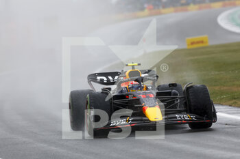 2022-07-02 - 11 PEREZ Sergio (mex), Red Bull Racing RB18, action during the Formula 1 Lenovo British Grand Prix 2022, 10th round of the 2022 FIA Formula One World Championship, on the Silverstone Circuit, from July 1 to 3, 2022 in Silverstone, United Kingdom - F1 - BRITISH GRAND PRIX 2022 - FORMULA 1 - MOTORS
