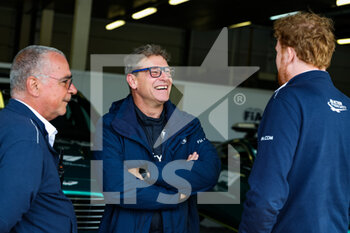 2022-07-02 - FREITAS Eduardo, FIA race director, MAYLANDER Bernd, FIA Safety Car driver, during the Formula 1 Lenovo British Grand Prix 2022, 10th round of the 2022 FIA Formula One World Championship, on the Silverstone Circuit, from July 1 to 3, 2022 in Silverstone, United Kingdom - F1 - BRITISH GRAND PRIX 2022 - FORMULA 1 - MOTORS