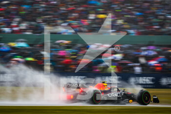 2022-07-02 - 11 PEREZ Sergio (mex), Red Bull Racing RB18, action during the Formula 1 Lenovo British Grand Prix 2022, 10th round of the 2022 FIA Formula One World Championship, on the Silverstone Circuit, from July 1 to 3, 2022 in Silverstone, United Kingdom - F1 - BRITISH GRAND PRIX 2022 - FORMULA 1 - MOTORS