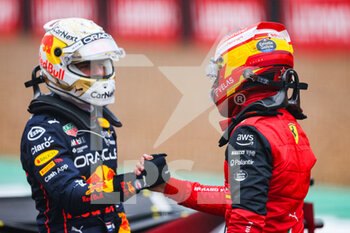2022-07-02 - VERSTAPPEN Max (ned), Red Bull Racing RB18, SAINZ Carlos (spa), Scuderia Ferrari F1-75, portrait during the Formula 1 Lenovo British Grand Prix 2022, 10th round of the 2022 FIA Formula One World Championship, on the Silverstone Circuit, from July 1 to 3, 2022 in Silverstone, United Kingdom - F1 - BRITISH GRAND PRIX 2022 - FORMULA 1 - MOTORS