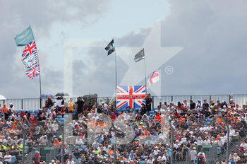 2022-07-03 - Fans during the Formula 1 Lenovo British Grand Prix 2022, 10th round of the 2022 FIA Formula One World Championship, on the Silverstone Circuit, from July 1 to 3, 2022 in Silverstone, United Kingdom - F1 - BRITISH GRAND PRIX 2022 - RACE - FORMULA 1 - MOTORS