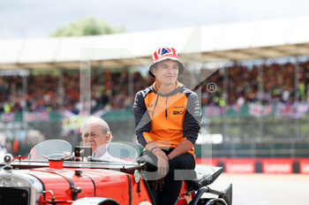 2022-07-03 - NORRIS Lando (gbr), McLaren F1 Team MCL36, portrait drivers parade during the Formula 1 Lenovo British Grand Prix 2022, 10th round of the 2022 FIA Formula One World Championship, on the Silverstone Circuit, from July 1 to 3, 2022 in Silverstone, United Kingdom - F1 - BRITISH GRAND PRIX 2022 - RACE - FORMULA 1 - MOTORS