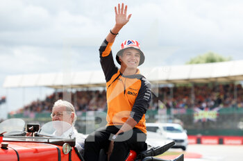 2022-07-03 - NORRIS Lando (gbr), McLaren F1 Team MCL36, portraitdrivers parade during the Formula 1 Lenovo British Grand Prix 2022, 10th round of the 2022 FIA Formula One World Championship, on the Silverstone Circuit, from July 1 to 3, 2022 in Silverstone, United Kingdom - F1 - BRITISH GRAND PRIX 2022 - RACE - FORMULA 1 - MOTORS