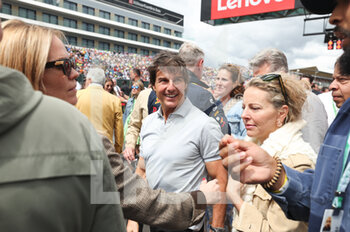2022-07-03 - Tom Cruise during the Formula 1 Lenovo British Grand Prix 2022, 10th round of the 2022 FIA Formula One World Championship, on the Silverstone Circuit, from July 1 to 3, 2022 in Silverstone, United Kingdom - F1 - BRITISH GRAND PRIX 2022 - RACE - FORMULA 1 - MOTORS
