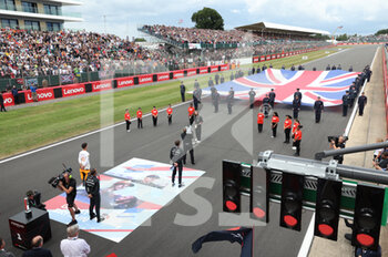 2022-07-03 - Drivers during the english anthem during the Formula 1 Lenovo British Grand Prix 2022, 10th round of the 2022 FIA Formula One World Championship, on the Silverstone Circuit, from July 1 to 3, 2022 in Silverstone, United Kingdom - F1 - BRITISH GRAND PRIX 2022 - RACE - FORMULA 1 - MOTORS