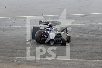 2022-07-03 - 23 ALBON Alexander (tha), Williams Racing FW44, action crash, accident, during the Formula 1 Lenovo British Grand Prix 2022, 10th round of the 2022 FIA Formula One World Championship, on the Silverstone Circuit, from July 1 to 3, 2022 in Silverstone, United Kingdom - F1 - BRITISH GRAND PRIX 2022 - RACE - FORMULA 1 - MOTORS