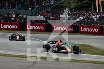 2022-07-03 - 01 VERSTAPPEN Max (nld), Red Bull Racing RB18, action during the Formula 1 Lenovo British Grand Prix 2022, 10th round of the 2022 FIA Formula One World Championship, on the Silverstone Circuit, from July 1 to 3, 2022 in Silverstone, United Kingdom - F1 - BRITISH GRAND PRIX 2022 - RACE - FORMULA 1 - MOTORS