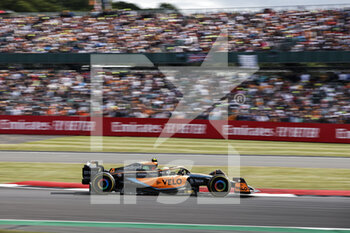 2022-07-03 - 04 NORRIS Lando (gbr), McLaren F1 Team MCL36, action during the Formula 1 Lenovo British Grand Prix 2022, 10th round of the 2022 FIA Formula One World Championship, on the Silverstone Circuit, from July 1 to 3, 2022 in Silverstone, United Kingdom - F1 - BRITISH GRAND PRIX 2022 - RACE - FORMULA 1 - MOTORS