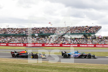 2022-07-03 - 01 VERSTAPPEN Max (nld), Red Bull Racing RB18, action 31 OCON Esteban (fra), Alpine F1 Team A522, action during the Formula 1 Lenovo British Grand Prix 2022, 10th round of the 2022 FIA Formula One World Championship, on the Silverstone Circuit, from July 1 to 3, 2022 in Silverstone, United Kingdom - F1 - BRITISH GRAND PRIX 2022 - RACE - FORMULA 1 - MOTORS