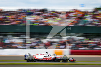 2022-06-30 - 47 SCHUMACHER Mick (ger), Haas F1 Team VF-22 Ferrari, action during the Formula 1 Lenovo British Grand Prix 2022, 10th round of the 2022 FIA Formula One World Championship, on the Silverstone Circuit, from July 1 to 3, 2022 in Silverstone, United Kingdom - F1 - BRITISH GRAND PRIX 2022 - RACE - FORMULA 1 - MOTORS