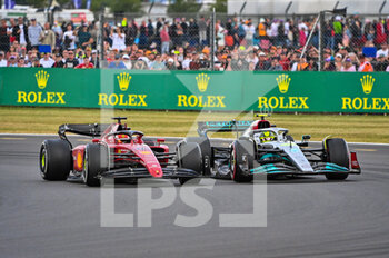 2022-06-30 - 16 LECLERC Charles (mco), Scuderia Ferrari F1-75, 44 HAMILTON Lewis (gbr), Mercedes AMG F1 Team W13, action during the Formula 1 Lenovo British Grand Prix 2022, 10th round of the 2022 FIA Formula One World Championship, on the Silverstone Circuit, from July 1 to 3, 2022 in Silverstone, United Kingdom - F1 - BRITISH GRAND PRIX 2022 - RACE - FORMULA 1 - MOTORS