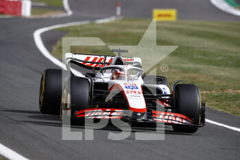 2022-06-30 - 20 MAGNUSSEN Kevin (den), Haas F1 Team VF-22 Ferrari, action during the Formula 1 Lenovo British Grand Prix 2022, 10th round of the 2022 FIA Formula One World Championship, on the Silverstone Circuit, from July 1 to 3, 2022 in Silverstone, United Kingdom - F1 - BRITISH GRAND PRIX 2022 - RACE - FORMULA 1 - MOTORS