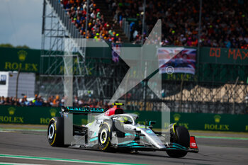 2022-06-30 - 44 HAMILTON Lewis (gbr), Mercedes AMG F1 Team W13, action during the Formula 1 Lenovo British Grand Prix 2022, 10th round of the 2022 FIA Formula One World Championship, on the Silverstone Circuit, from July 1 to 3, 2022 in Silverstone, United Kingdom - F1 - BRITISH GRAND PRIX 2022 - RACE - FORMULA 1 - MOTORS