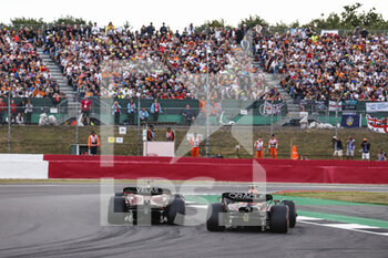 2022-06-30 - 16 LECLERC Charles (mco), Scuderia Ferrari F1-75, action 11 PEREZ Sergio (mex), Red Bull Racing RB18, action during the Formula 1 Lenovo British Grand Prix 2022, 10th round of the 2022 FIA Formula One World Championship, on the Silverstone Circuit, from July 1 to 3, 2022 in Silverstone, United Kingdom - F1 - BRITISH GRAND PRIX 2022 - RACE - FORMULA 1 - MOTORS