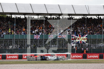 2022-06-30 - 16 LECLERC Charles (mco), Scuderia Ferrari F1-75, action 11 PEREZ Sergio (mex), Red Bull Racing RB18, action 44 HAMILTON Lewis (gbr), Mercedes AMG F1 Team W13, action during the Formula 1 Lenovo British Grand Prix 2022, 10th round of the 2022 FIA Formula One World Championship, on the Silverstone Circuit, from July 1 to 3, 2022 in Silverstone, United Kingdom - F1 - BRITISH GRAND PRIX 2022 - RACE - FORMULA 1 - MOTORS