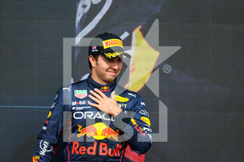 2022-06-30 - PEREZ Sergio (mex), Red Bull Racing RB18, portrait podium during the Formula 1 Lenovo British Grand Prix 2022, 10th round of the 2022 FIA Formula One World Championship, on the Silverstone Circuit, from July 1 to 3, 2022 in Silverstone, United Kingdom - F1 - BRITISH GRAND PRIX 2022 - RACE - FORMULA 1 - MOTORS