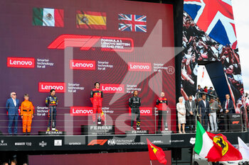 2022-06-30 - Podium: SAINZ Carlos (spa), Scuderia Ferrari F1-75, SAINZ Carlos (spa), Scuderia Ferrari F1-75, HAMILTON Lewis (gbr), Mercedes AMG F1 Team W13, BEN SULAYEM Mohammed (uae), President of the FIA, during the Formula 1 Lenovo British Grand Prix 2022, 10th round of the 2022 FIA Formula One World Championship, on the Silverstone Circuit, from July 1 to 3, 2022 in Silverstone, United Kingdom - F1 - BRITISH GRAND PRIX 2022 - RACE - FORMULA 1 - MOTORS