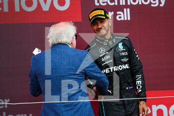 2022-06-30 - HAMILTON Lewis (gbr), Mercedes AMG F1 Team W13, portrait during the Formula 1 Lenovo British Grand Prix 2022, 10th round of the 2022 FIA Formula One World Championship, on the Silverstone Circuit, from July 1 to 3, 2022 in Silverstone, United Kingdom - F1 - BRITISH GRAND PRIX 2022 - RACE - FORMULA 1 - MOTORS