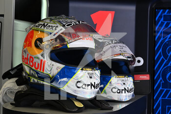 2022-07-07 - helmet, casque, VERSTAPPEN Max (ned), Red Bull Racing RB18, portrait during the Formula 1 Rolex Grosser Preis Von Osterreich 2022, 2022 Austrian Grand Prix, 11th round of the 2022 FIA Formula One World Championship from July 8 to 10, 2022 on the Red Bull Ring, in Spielberg, Austria - F1 - AUSTRIAN GRAND PRIX 2022 - FORMULA 1 - MOTORS