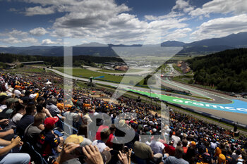 2022-07-08 - 03 RICCIARDO Daniel (aus), McLaren F1 Team MCL36, action landscape, paysage, illustration, spectators, fans, grandstands, gradins, during the Formula 1 Rolex Grosser Preis Von Osterreich 2022, 2022 Austrian Grand Prix, 11th round of the 2022 FIA Formula One World Championship from July 8 to 10, 2022 on the Red Bull Ring, in Spielberg, Austria - F1 - AUSTRIAN GRAND PRIX 2022 - FORMULA 1 - MOTORS