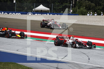 2022-07-08 - 24 ZHOU Guanyu (chi), Alfa Romeo F1 Team ORLEN C42, action 77 BOTTAS Valtteri (fin), Alfa Romeo F1 Team ORLEN C42, action 01 VERSTAPPEN Max (nld), Red Bull Racing RB18, action during the Formula 1 Rolex Grosser Preis Von Osterreich 2022, 2022 Austrian Grand Prix, 11th round of the 2022 FIA Formula One World Championship from July 8 to 10, 2022 on the Red Bull Ring, in Spielberg, Austria - F1 - AUSTRIAN GRAND PRIX 2022 - FORMULA 1 - MOTORS