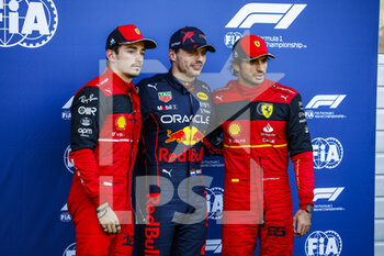 2022-07-08 - VERSTAPPEN Max (ned), Red Bull Racing RB18, portrait, celebrating his pole position with LECLERC Charles (mco), Scuderia Ferrari F1-75 and SAINZ Carlos (spa), Scuderia Ferrari F1-75 during the Formula 1 Rolex Grosser Preis Von Osterreich 2022, 2022 Austrian Grand Prix, 11th round of the 2022 FIA Formula One World Championship from July 8 to 10, 2022 on the Red Bull Ring, in Spielberg, Austria - F1 - AUSTRIAN GRAND PRIX 2022 - FORMULA 1 - MOTORS