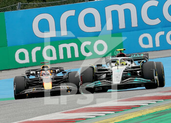 2022-07-10 - 
Lewis Hamilton (GBR), Mercedes-AMG Petronas Formula One Team, Max Verstappen (NEL), Oracle Red Bull Racing - 2022 AUSTRIAN GRAND PRIX - RACE - FORMULA 1 - MOTORS