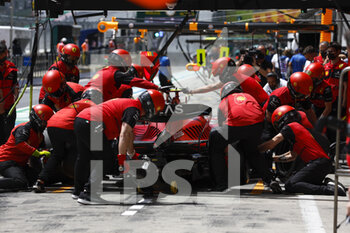 2022-07-09 - pitstop practice 55 SAINZ Carlos (spa), Scuderia Ferrari F1-75, action during the Formula 1 Rolex Grosser Preis Von Osterreich 2022, 2022 Austrian Grand Prix, 11th round of the 2022 FIA Formula One World Championship from July 8 to 10, 2022 on the Red Bull Ring, in Spielberg, Austria - F1 - AUSTRIAN GRAND PRIX 2022 - FORMULA 1 - MOTORS