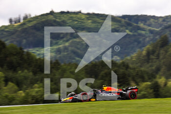 2022-07-09 - 11 PEREZ Sergio (mex), Red Bull Racing RB18, action during the Formula 1 Rolex Grosser Preis Von Osterreich 2022, 2022 Austrian Grand Prix, 11th round of the 2022 FIA Formula One World Championship from July 8 to 10, 2022 on the Red Bull Ring, in Spielberg, Austria - F1 - AUSTRIAN GRAND PRIX 2022 - FORMULA 1 - MOTORS