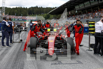 2022-07-09 - 16 LECLERC Charles (mco), Scuderia Ferrari F1-75, starting grid, grille de depart, during the Formula 1 Rolex Grosser Preis Von Osterreich 2022, 2022 Austrian Grand Prix, 11th round of the 2022 FIA Formula One World Championship from July 8 to 10, 2022 on the Red Bull Ring, in Spielberg, Austria - F1 - AUSTRIAN GRAND PRIX 2022 - FORMULA 1 - MOTORS