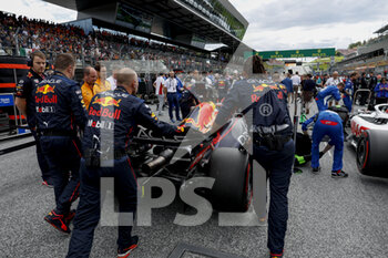 2022-07-09 - 01 VERSTAPPEN Max (nld), Red Bull Racing RB18, starting grid, grille de depart, during the Formula 1 Rolex Grosser Preis Von Osterreich 2022, 2022 Austrian Grand Prix, 11th round of the 2022 FIA Formula One World Championship from July 8 to 10, 2022 on the Red Bull Ring, in Spielberg, Austria - F1 - AUSTRIAN GRAND PRIX 2022 - FORMULA 1 - MOTORS