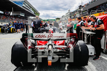 2022-07-09 - Alfa Romeo F1 Team ORLEN, ambiance starting grid, grille de depart, during the Formula 1 Rolex Grosser Preis Von Osterreich 2022, 2022 Austrian Grand Prix, 11th round of the 2022 FIA Formula One World Championship from July 8 to 10, 2022 on the Red Bull Ring, in Spielberg, Austria - F1 - AUSTRIAN GRAND PRIX 2022 - FORMULA 1 - MOTORS