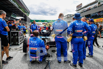 2022-07-09 - starting grid, grille de depart, Alpine F1 Team, ambiance during the Formula 1 Rolex Grosser Preis Von Osterreich 2022, 2022 Austrian Grand Prix, 11th round of the 2022 FIA Formula One World Championship from July 8 to 10, 2022 on the Red Bull Ring, in Spielberg, Austria - F1 - AUSTRIAN GRAND PRIX 2022 - FORMULA 1 - MOTORS