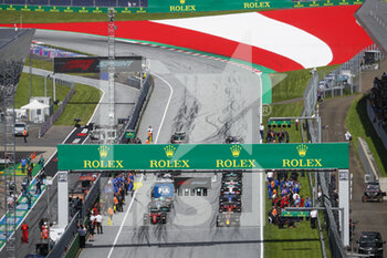 2022-07-09 - Sprint race starting grid with VERSTAPPEN Max (ned), Red Bull Racing RB18 and 16 LECLERC Charles (mco), Scuderia Ferrari F1-75 during the Formula 1 Rolex Grosser Preis Von Osterreich 2022, 2022 Austrian Grand Prix, 11th round of the 2022 FIA Formula One World Championship from July 8 to 10, 2022 on the Red Bull Ring, in Spielberg, Austria - F1 - AUSTRIAN GRAND PRIX 2022 - FORMULA 1 - MOTORS