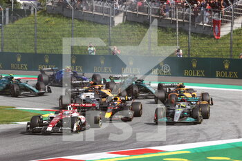2022-07-09 - start of the race, depart, 77 BOTTAS Valtteri (fin), Alfa Romeo F1 Team ORLEN C42, action 11 PEREZ Sergio (mex), Red Bull Racing RB18, action 44 HAMILTON Lewis (gbr), Mercedes AMG F1 Team W13, action during the Formula 1 Rolex Grosser Preis Von Osterreich 2022, 2022 Austrian Grand Prix, 11th round of the 2022 FIA Formula One World Championship from July 8 to 10, 2022 on the Red Bull Ring, in Spielberg, Austria - F1 - AUSTRIAN GRAND PRIX 2022 - FORMULA 1 - MOTORS