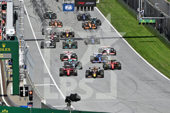 2022-07-09 - start of the race, depart, 01 VERSTAPPEN Max (nld), Red Bull Racing RB18, action 16 LECLERC Charles (mco), Scuderia Ferrari F1-75, action 55 SAINZ Carlos (spa), Scuderia Ferrari F1-75, action during the Formula 1 Rolex Grosser Preis Von Osterreich 2022, 2022 Austrian Grand Prix, 11th round of the 2022 FIA Formula One World Championship from July 8 to 10, 2022 on the Red Bull Ring, in Spielberg, Austria - F1 - AUSTRIAN GRAND PRIX 2022 - FORMULA 1 - MOTORS