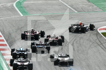 2022-07-09 - start of the race, depart, 01 VERSTAPPEN Max (nld), Red Bull Racing RB18, action 16 LECLERC Charles (mco), Scuderia Ferrari F1-75, action 55 SAINZ Carlos (spa), Scuderia Ferrari F1-75, action 63 RUSSELL George (gbr), Mercedes AMG F1 Team W13, action during the Formula 1 Rolex Grosser Preis Von Osterreich 2022, 2022 Austrian Grand Prix, 11th round of the 2022 FIA Formula One World Championship from July 8 to 10, 2022 on the Red Bull Ring, in Spielberg, Austria - F1 - AUSTRIAN GRAND PRIX 2022 - FORMULA 1 - MOTORS