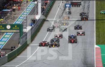 2022-07-09 - 01 VERSTAPPEN Max (nld), Red Bull Racing RB18, action with 16 LECLERC Charles (mco), Scuderia Ferrari F1-75 and 55 SAINZ Carlos (spa), Scuderia Ferrari F1-75, start during the Formula 1 Rolex Grosser Preis Von Osterreich 2022, 2022 Austrian Grand Prix, 11th round of the 2022 FIA Formula One World Championship from July 8 to 10, 2022 on the Red Bull Ring, in Spielberg, Austria - F1 - AUSTRIAN GRAND PRIX 2022 - FORMULA 1 - MOTORS