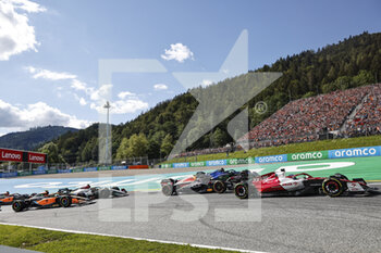 2022-07-09 - start of the race, depart, 77 BOTTAS Valtteri (fin), Alfa Romeo F1 Team ORLEN C42, action 11 PEREZ Sergio (mex), Red Bull Racing RB18, action during the Formula 1 Rolex Grosser Preis Von Osterreich 2022, 2022 Austrian Grand Prix, 11th round of the 2022 FIA Formula One World Championship from July 8 to 10, 2022 on the Red Bull Ring, in Spielberg, Austria - F1 - AUSTRIAN GRAND PRIX 2022 - FORMULA 1 - MOTORS